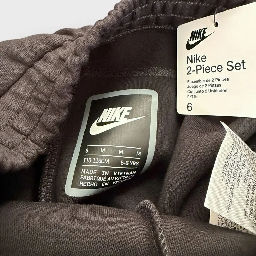 Nike Sportswear Tech Fleece Black Jogger Sweatpants Kids size 6 (5-6 Years) New